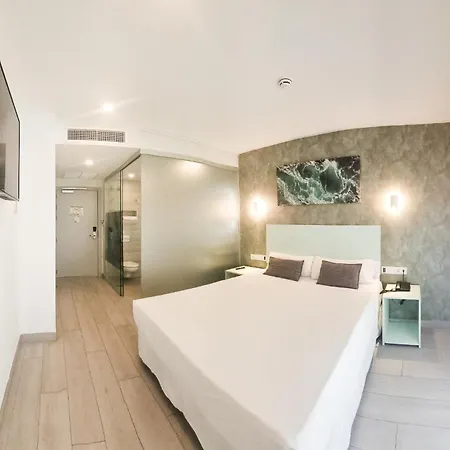 מלון Clopy Rocamar 3*