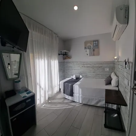 מלון Clopy Rocamar 3*